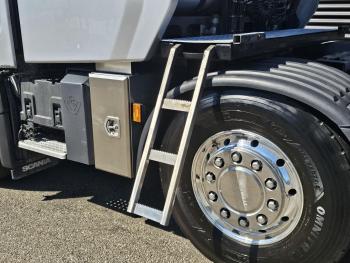 S770 8x4/4 / 180.000 KG / HYDRAULIC